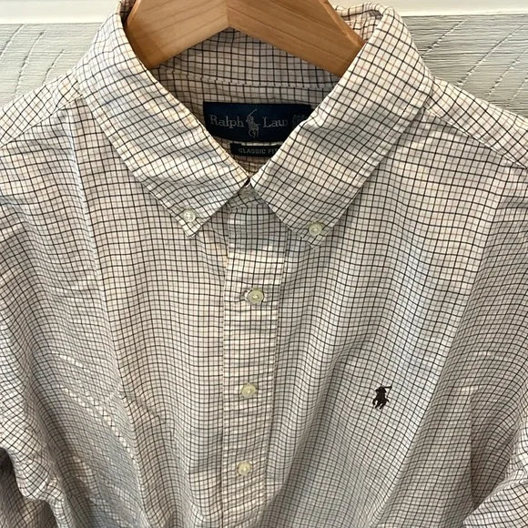 Men’s Classic Fit Button Down - Picture 2 of 4
